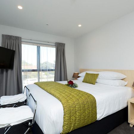 2 On Whiteleigh And 239 On Lincoln Motel Christchurch Buitenkant foto A bedroom at the hotel
