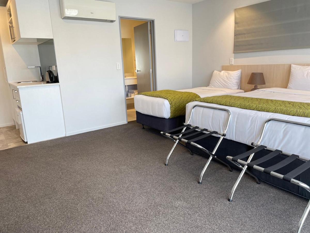 2 On Whiteleigh And 239 On Lincoln Motel Christchurch Buitenkant foto A typical studio apartment