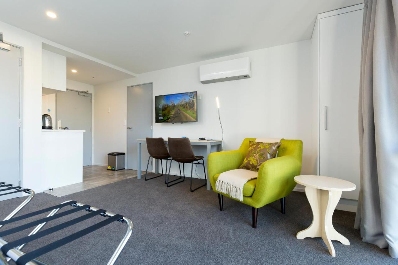 2 On Whiteleigh And 239 On Lincoln Motel Christchurch Buitenkant foto A typical studio apartment