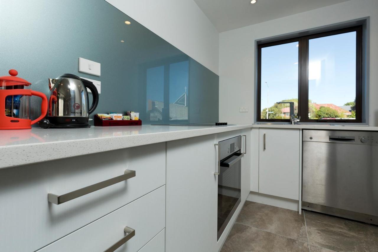 2 On Whiteleigh And 239 On Lincoln Motel Christchurch Buitenkant foto A modern kitchen