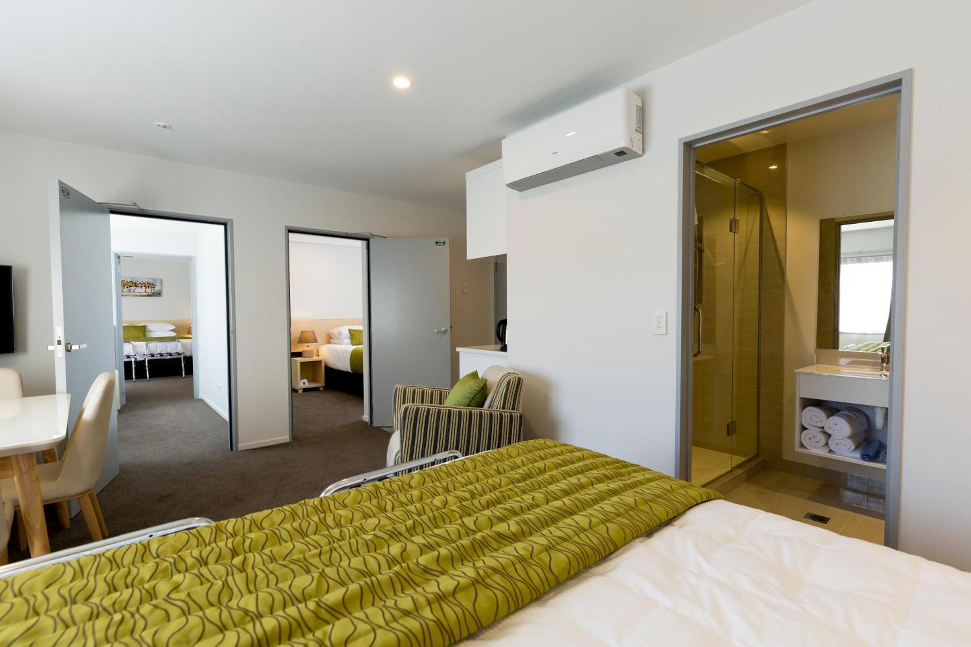 2 On Whiteleigh And 239 On Lincoln Motel Christchurch Buitenkant foto A typical room at the hotel