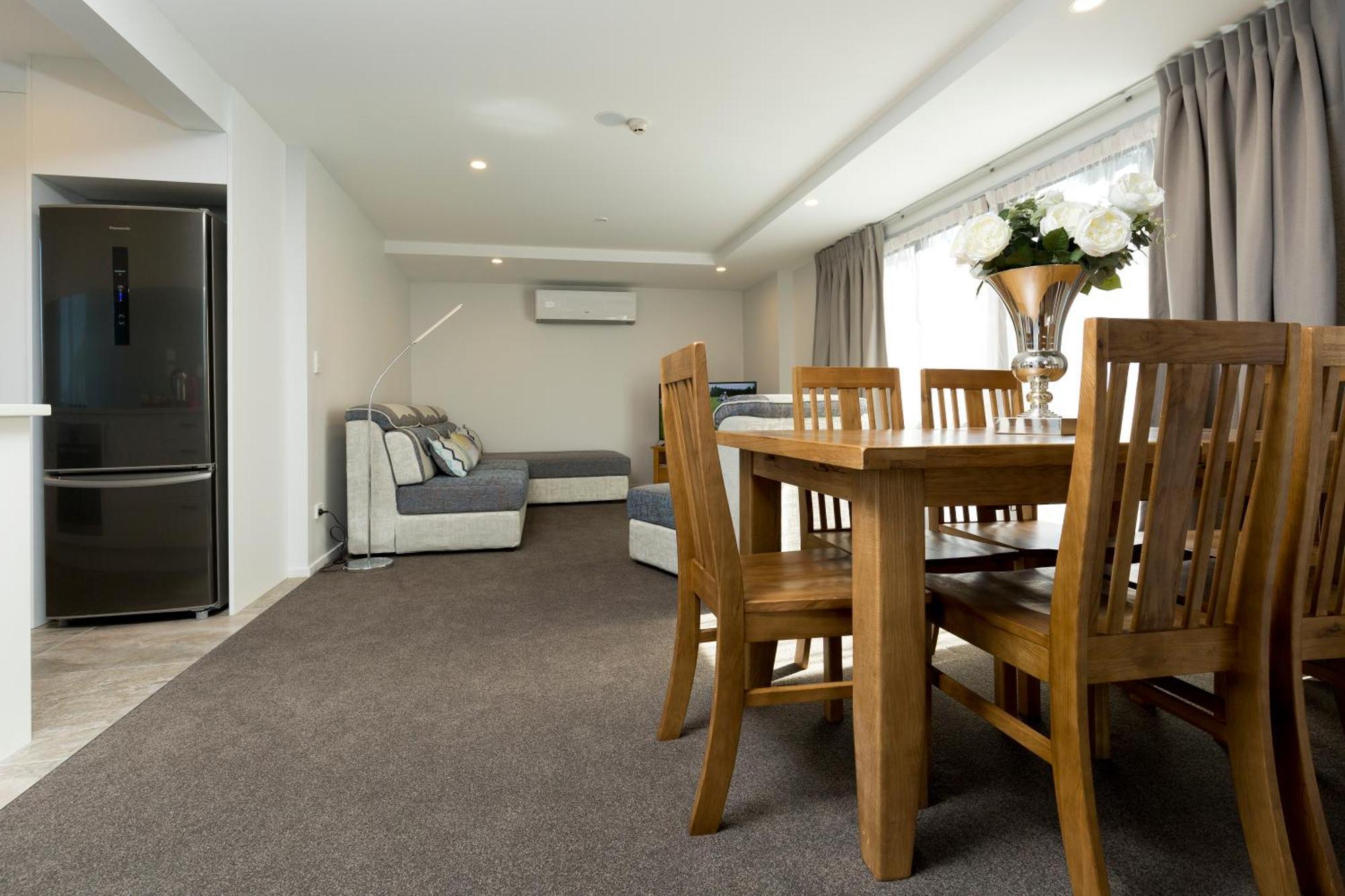 2 On Whiteleigh And 239 On Lincoln Motel Christchurch Buitenkant foto A typical apartment at the hotel