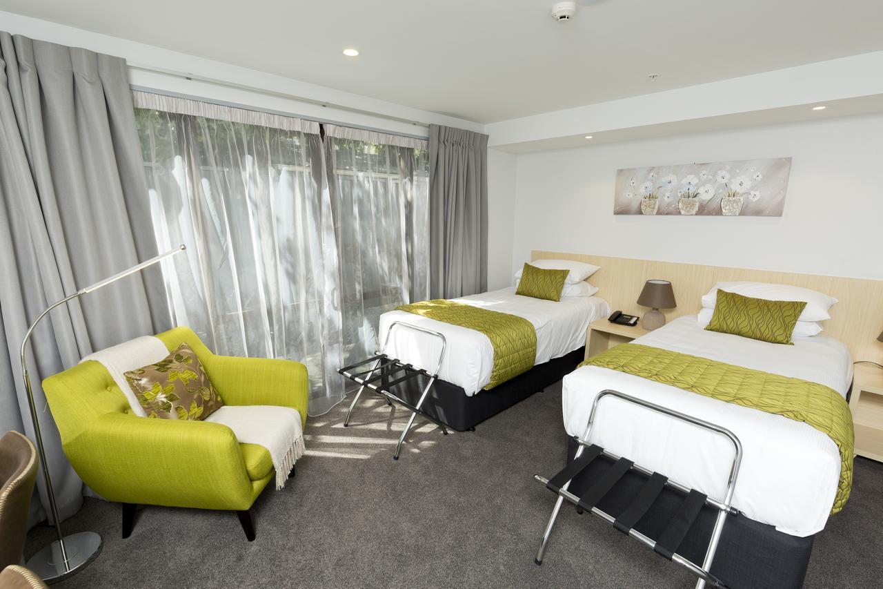 2 On Whiteleigh And 239 On Lincoln Motel Christchurch Buitenkant foto A typical room at the hotel