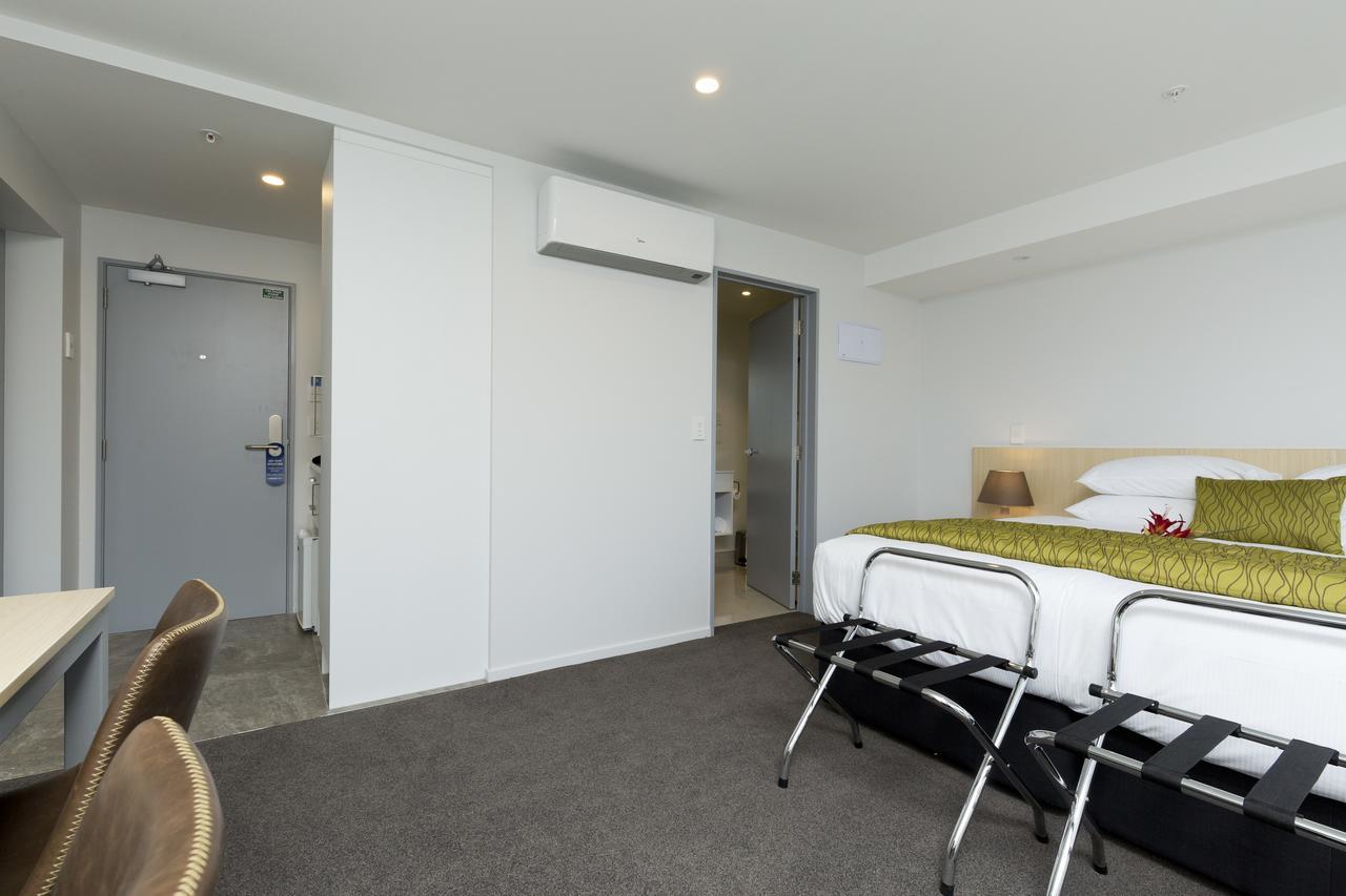 2 On Whiteleigh And 239 On Lincoln Motel Christchurch Buitenkant foto A typical room at the hotel