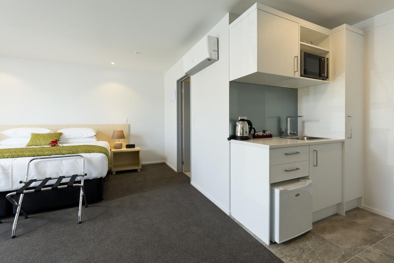 2 On Whiteleigh And 239 On Lincoln Motel Christchurch Buitenkant foto Studio apartment with kitchenette