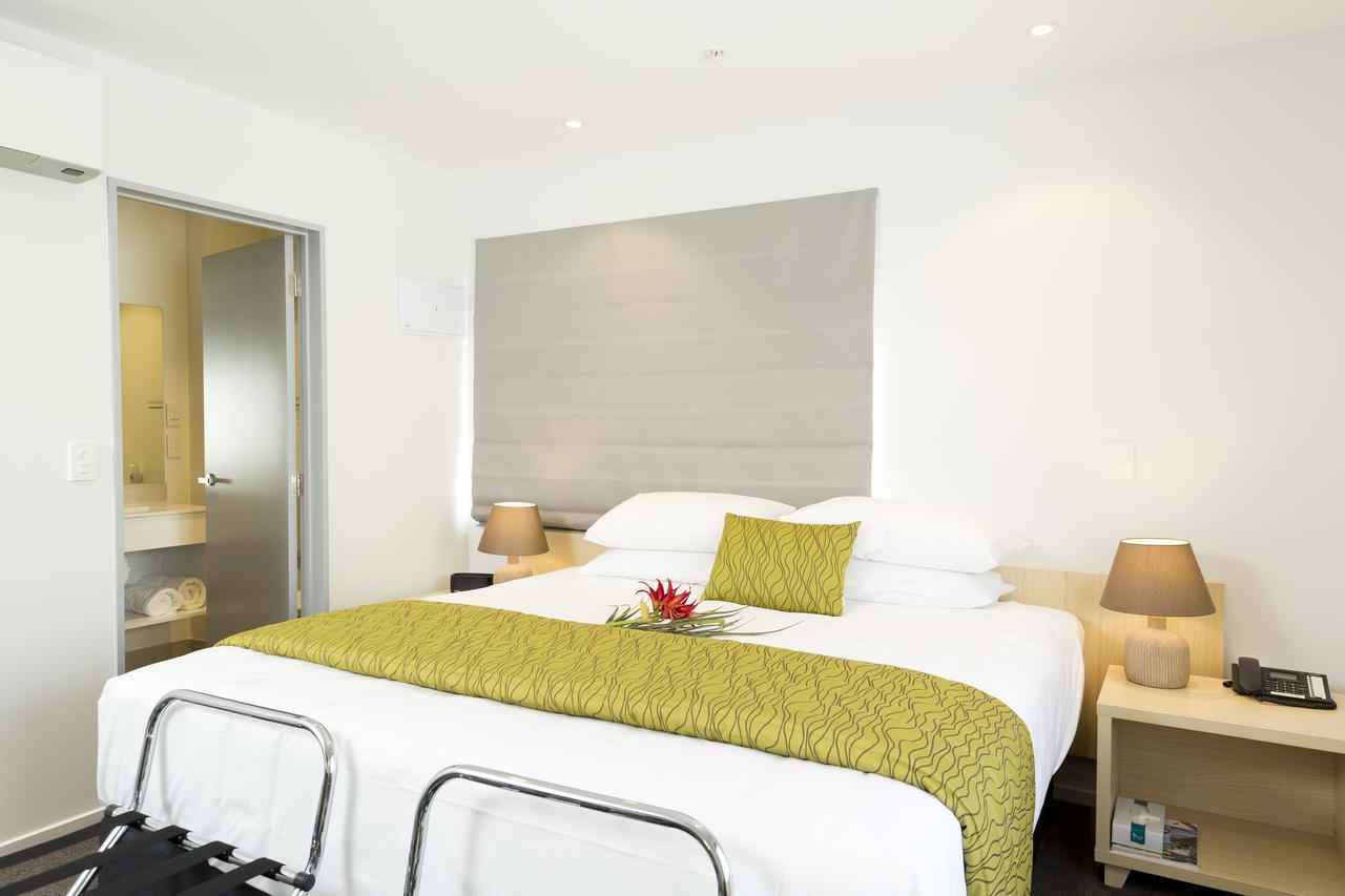 2 On Whiteleigh And 239 On Lincoln Motel Christchurch Buitenkant foto A bedroom at the hotel